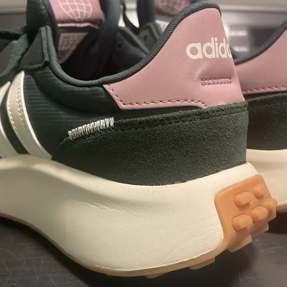 RARE ADIDAS FIND!!! LIKE NEW!!!Classic adidas driver style green with pink - Picture 13 of 15